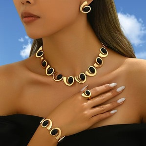 Jachon Promo Panas 4pcs/<span class=keywords><strong>set</strong></span> Perhiasan Wanita <span class=keywords><strong>Set</strong></span> Kalung Gelang Anting Cincin Baja Anti Karat Gaya Vintage Spiral Kreatif - Product Image 1