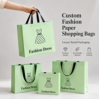 Sacs en papier cartonnés de luxe personnalisés pour vêtements, avec logo imprimé et ruban long, vente en gros