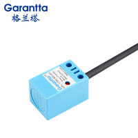 Sensor Proximitas Induktif Kotak Kompak Tahan Guncangan dengan Casing ABS untuk Mesin Pengemasan Konveyor