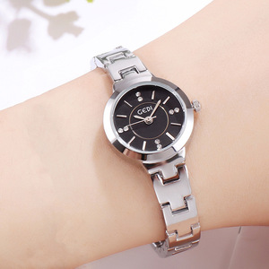 Relojes de cuarzo sencillos en plata y oro, relojes de lujo para mujer con correas de aleación. - Product Image 3