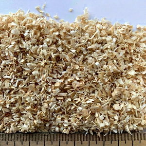Sciure de bois sèche de haute qualité, copeaux de pin, litière pour animaux (porcs, chevaux, volailles) – Durée de conservation de 24 mois, directement de l'usine - Product Image 1