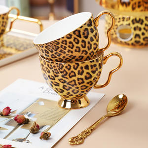 Service à thé de luxe nordique, style européen, en céramique, avec théière chauffante, tasses à café, assiettes et plateau, motif léopard, en stock - Product Image 4