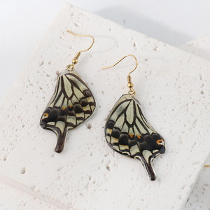 CAIOOCHE Boucles d'oreilles pendantes en forme d'ailes de papillon réelles, en acier inoxydable incrusté de résine UV, pour femmes - Product Image 3