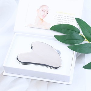 Outil Gua Sha en acier inoxydable en forme de cœur pour le massage du visage, les soins de la peau, la relaxation musculaire, le <span class=keywords><strong>drainage</strong></span> <span class=keywords><strong>lymphatique</strong></span> - Product Image 1