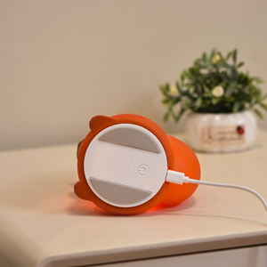 Lampe de chevet LED pour enfants en silicone, capteur de mouvement, lumière USB pour bébé, petite lampe lunaire tactile pour enfants, blanc chaud, intensité réglable - Product Image 3