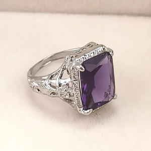 Anillo de Compromiso Q437 para Mujer, Plata 925, Corte Esmeralda, Moissanita, Engaste en Bisel, Diseño Floral - Product Image 6