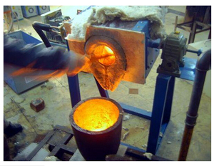 Four à fusion de métaux IRIS 380V, four à induction à moyenne fréquence pour l'acier/l'or/l'aluminium avec dispositif de coulée - Product Image 3
