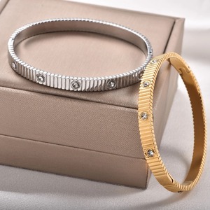 Bracelet en acier inoxydable CZ pour femme, couleur or et argent, bracelet ovale en cristal de luxe, étanche, bijoux de mariage et de fête pour un usage quotidien - Product Image 3