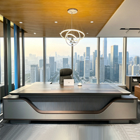 Bureau de direction moderne de luxe, grand bureau de patron avec armoire latérale, mobilier de bureau pour PDG et directeurs