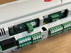 CAREL PCO1000CM0 เทอร์มินัลเซ็นเซอร์อินเทอร์เฟซควบคุม + บอร์ดขยาย PCOE00TLN0 ที่ใช้แล้ว - Product Image 3