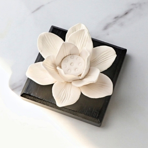 <span class=keywords><strong>Diffuseur</strong></span> d'huiles essentielles en céramique parfumée à la fleur de lotus avec base en bois pour la maison, en porcelaine, pour l'aromathérapie, vente en gros - Product Image 5