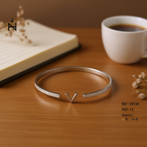Bracciale a V in acciaio inossidabile dal design minimalista per donna - Product Image 3