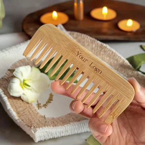 Cepillo de belleza de madera con logotipo personalizado, peine ancho de bambú biodegradable para masaje del cuero cabelludo, juego de cepillo de pelo de barba de bambú de madera Natural - Product Image 1