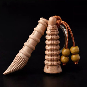 Llavero de madera de durazno tallado a mano con pagoda Wenchang de 7 o 9 pisos, adorno decorativo de caligrafía china, de Linglong Pavilion - Product Image 4