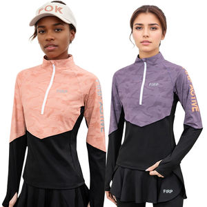 Camiseta con capucha de entrenamiento mejorada por flujo de aire de ventilación de malla y elasticidad de tela de secado rápido diseñada para damas - Product Image 3