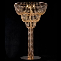 Lampe sur pied en fer plaqué or à 4 niveaux avec chaîne en cristal K9, télécommande, éclairage à intensité variable, décoration pour mariage, fête, événement