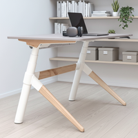 Bureau d'ordinateur moderne blanc à hauteur réglable électriquement, table d'écriture pour salon, avec pieds en trois sections et tubes inclinés