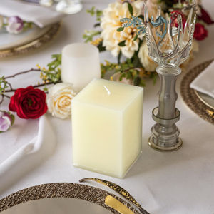 Nouvelles bougies de pilier de forme carrée personnalisées en gros disponibles dans des couleurs et des parfums personnalisés - Product Image 1