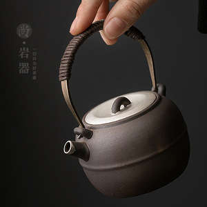 Tetera de Cerámica Rústica Redonda de Arcilla Negra con Tapa, Juego de Té Kung Fu Hecho a Mano - Product Image 2