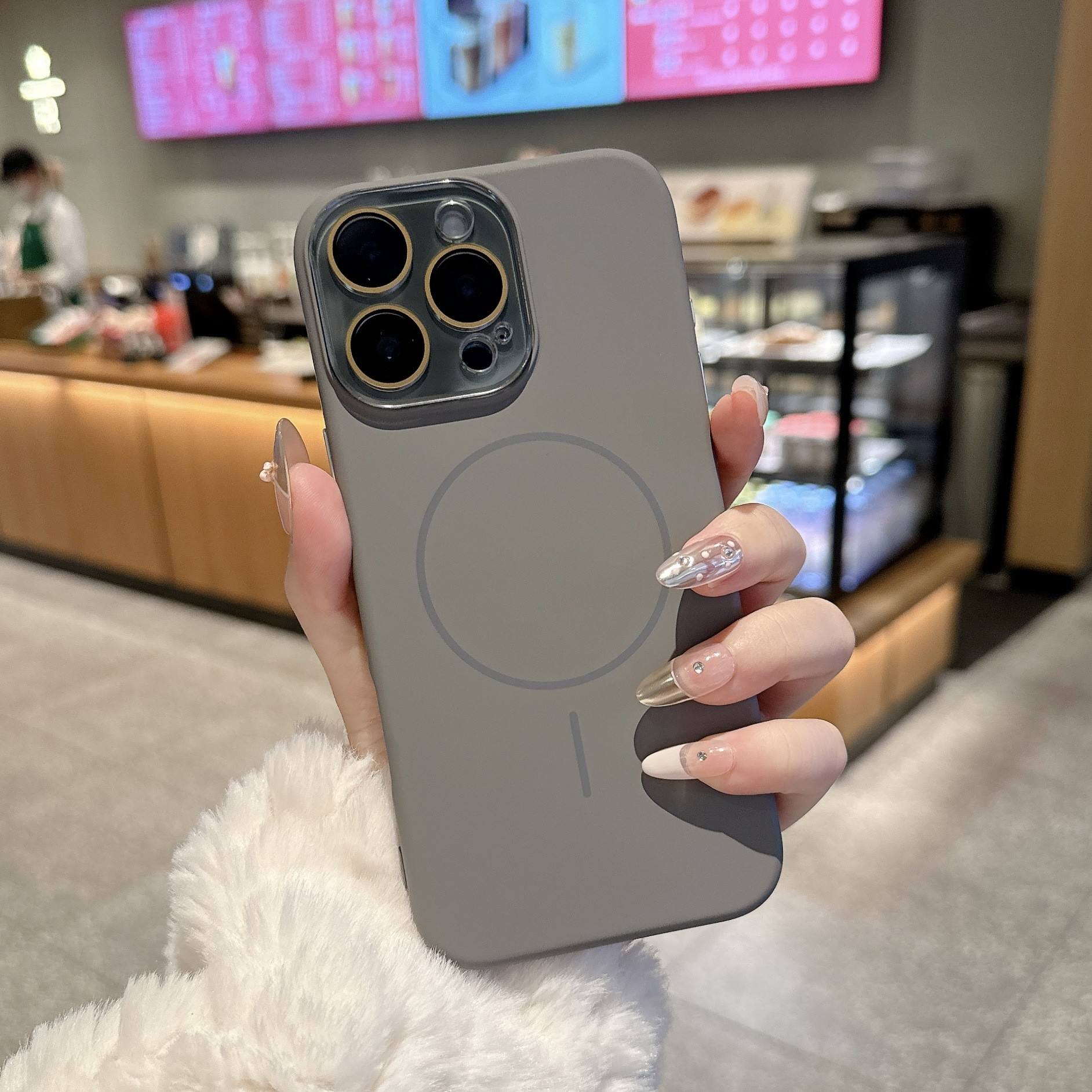 สีเทาเข้ม