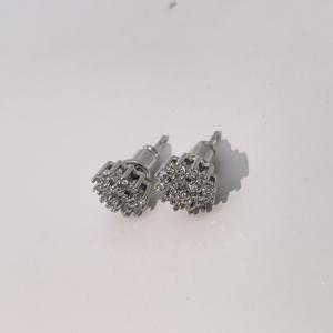 Boucles d'oreilles pour femmes Tianyu Gems, style vintage classique, boucles d'oreilles clous en forme de flocon de neige en zircon cubique blanc plaqué or sur la base en laiton - Product Image 1