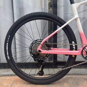 Vélo de montagne de haute qualité 29 pouces, cadre en fibre de carbone, fourche en aluminium, 24 vitesses, VTT LEOPARDpro- LT Fibercarbon - Product Image 5