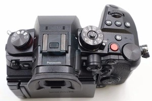 กล้องมิเรอร์เลส HFT Professional Lumix <span class=keywords><strong>GH6</strong></span> พร้อมเลนส์ Leica DG 12-60 มม. F2.8-4  เซ็นเซอร์ CMOS ฟูลเฟรม หน้าจอ 3 นิ้ว ถ่ายวิดีโอ 4K รองรับ SD การ์ด - Product Image 4