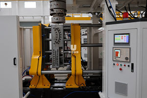 طاولة تلقائية من البلاستيك عالي الكثافة قابلة للطي من قطعتين للحفلات النفخ وصنع حافلة مدرسية - Product Image 3