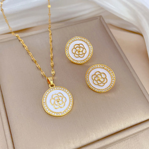 热销时尚18K镀金316L不锈钢项链首饰套装女式 - Product Image 5