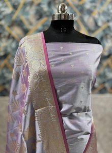Ensemble de costume en soie semi-kataan Banarasi pour femme, tenue ethnique indienne, coupe régulière, texture luxueuse, motif traditionnel, idéal pour les fêtes - Product Image 2