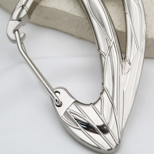 Mosquetón de Aleación de Zinc Premium con Textura de Vetas de Hoja, Ligero y Duradero para Campismo, Senderismo y Viajes al Aire Libre - Product Image 5