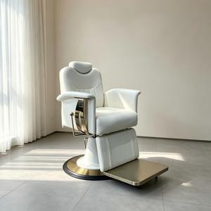 Nuova Poltrona da Barbiere di Lusso con Base Rotonda Dorata, Sedia Reclinabile Idraulica Moderna per Parrucchiere - Product Image 1