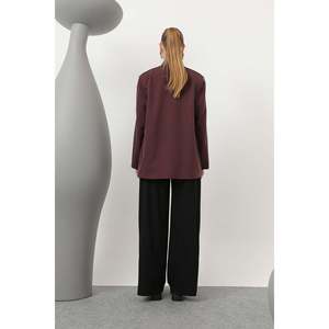 Blazer rayé pour femme en bordeaux avec bandes latérales blanches et fermeture à double boutonnage - Product Image 3