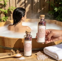 Bouteille en verre transparent Dewdrop Dream avec bouchon en liège, fleurs de rose séchées, sel de bain aromathérapie, sel d'Epsom, bain de spa, logo personnalisé OEM ODM