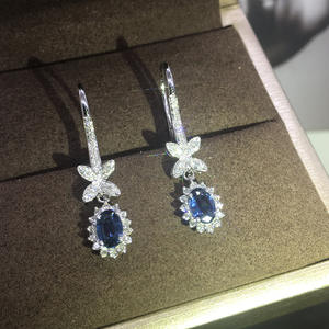 Orecchini pendenti classici in argento 925 con zaffiro e design floreale con diamanti per donna, gioielli da matrimonio placcati in rodio - Product Image 4