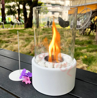 Cheminée bioéthanol au design moderne, autoportante, d'intérieur, ronde, avec plateau blanc en acier inoxydable