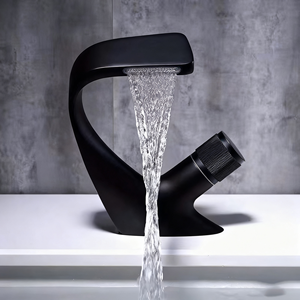 Grifo de cisne de lavado cromado con núcleo de válvula de cerámica de latón macizo de oro rosa de un solo mango de lujo moderno para grifos de lavabo de baño de Hotel - Product Image 2