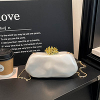 Pochette de soirée irrégulière pour femme, sac à bandoulière en acrylique avec chaîne, petit sac à main mignon pour mariage, fête, banquet