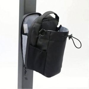 Sac à dos de sport moderne, grande capacité, résistant à l'eau, avec fermeture éclair, en PU, personnalisable avec logo, motif géométrique, réutilisable, vente en gros - Product Image 1