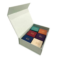 Boîte cadeau rigide magnétique personnalisée de luxe en matériaux recyclés avec logo d'usine, revêtement UV noir, pour chaussettes, vêtements, emballage de vêtements