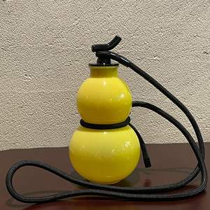 Nouveauté Bouteille d'eau portable en forme de <span class=keywords><strong>gourde</strong></span>, capacité de 700ml, lavable à la main, porte ovale multicolore en PVC avec couvercle de boisson à la mode - Product Image 3