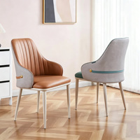 Chaise de salle à manger moderne, fauteuil rembourré avec dossier capitonné et accoudoirs incurvés pour salle à manger, hôtel, restaurant