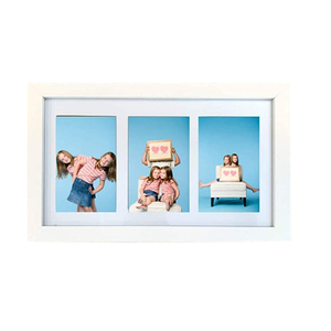 Cadre photo en bois noir avec passe-partout blanc, équipé de crochets à dents de scie et de languettes pivotantes pour fixation murale - Product Image 3