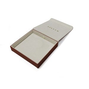 Boîte de rangement pour montres en cuir PU de luxe sur mesure avec logo personnalisé - Product Image 1