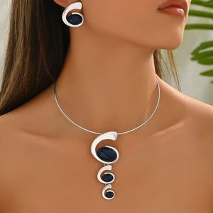 Maxfree Ensemble Collier et Boucles d'Oreilles Haut de Gamme pour Femmes Européennes et Américaines, Jetable, pour Fête, Polyvalent, Longue Spirale Plaqué Or, Col Montant - Product Image 6