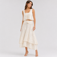 Ensemble jupe bohème pour femme avec broderie florale, gilet court et jupe midi asymétrique, vêtements décontractés pour vacances méditerranéennes