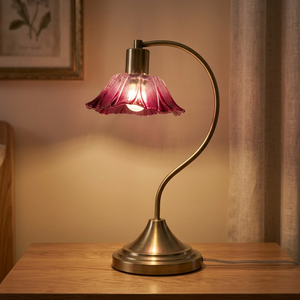 Lámpara de Mesa Tradicional de Latón con Pantalla de Cristal Verde en Forma de Flor, Base E12 LED para Dormitorio - Product Image 3