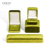 FORTE Vente en gros de boîtes à bijoux écologiques de qualité supérieure, boîte à bijoux en velours vert foncé personnalisée avec logo en or