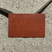 Meilleur prix personnalisé marque Jeans vêtements étiquette PU étiquette en relief métal cuir Patch pour vêtements de Style à coudre