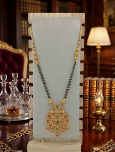 DIVYORO Mangalsutra de style héritage de créateur avec pendentif floral détaillé, en cuivre laiton plaqué or, bijoux de mariée tendance - Product Image 1